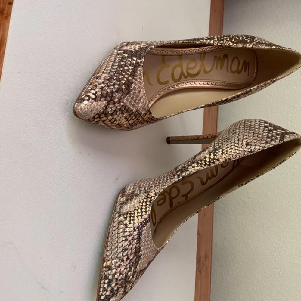 Hazel Pointed Toe Heel - Picture 2 of 7